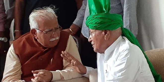 पूर्व सीएम चौटाला की पत्नी के निधन पर शोक जताने खेड़ा फार्म हाउस पहुंचे सीएम खट्टर