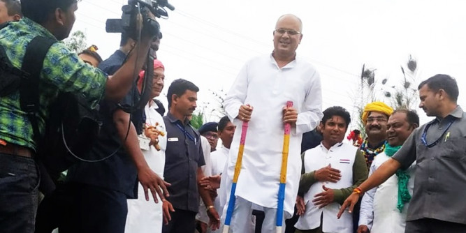 हरेली उत्सव की धूम, जब गेड़ी पर चढ़कर थिरके CM भूपेश