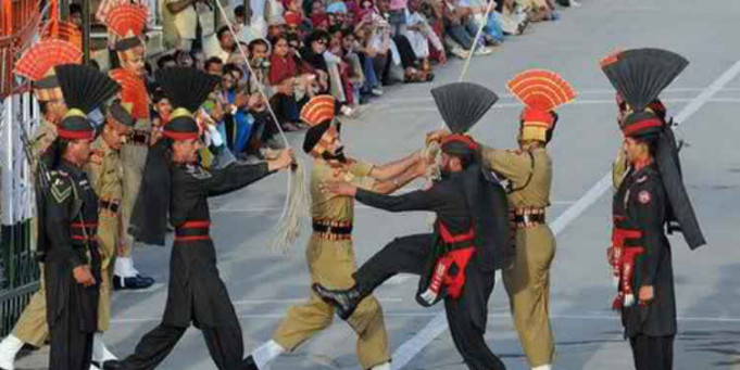 बकरीद के जश्न के बीच पाकिस्तान रेंजर्स ने भारतीय जवानों से मिठाई लेने से किया इंकार