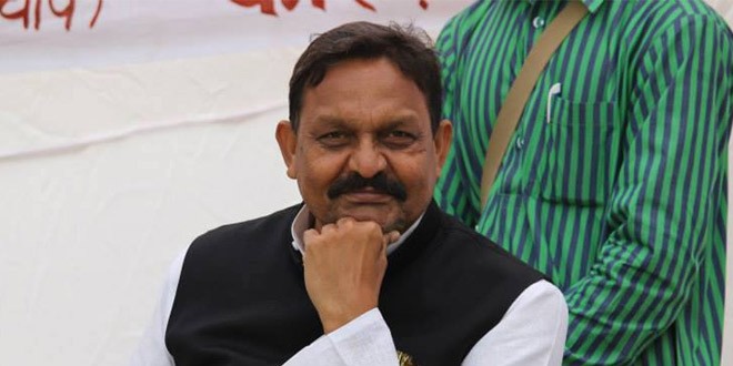 अफजाल अंसारी को EVM बदले जाने का डर, समर्थकों संग धरने पर बैठे