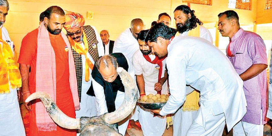 अशोक गहलोत ने की नंदी गोशाला की शुरुआत, बोले- जिसके दिल में दया नहीं वह गो भक्त नहीं