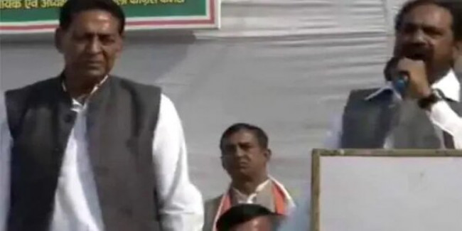 आखिर क्यों कांग्रेस नेता ने प्रियंका गांधी की जगह लगवाए प्रियंका चोपड़ा जिंदाबाद के नारे