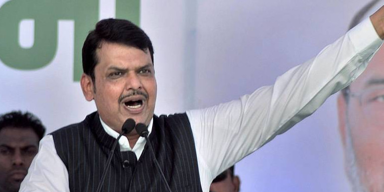 राहत के लिए CM फडणवीस और मंत्री दान करेंगे एक माह का वेतन