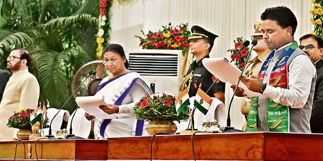 आजसू के सहिस बने मंत्री, राज्यपाल द्रौपदी मुर्मू ने दिलायी शपथ, छह महीने रहेंगे