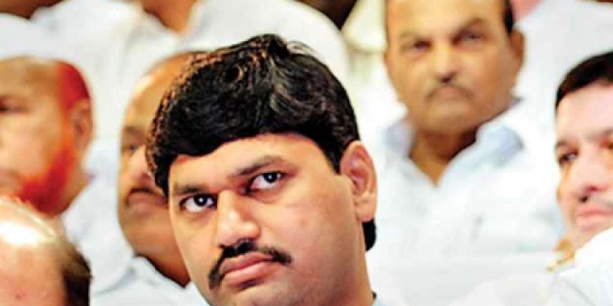 बॉम्बे हाईकोर्ट के आदेश के बाद धनंजय मुंडे के खिलाफ जमीन हड़पने का केस दर्ज