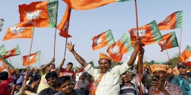 टिकट का ठिकाना नहीं, फिर भी मंत्री-विधायक मैदान में बहा रहे पसीना