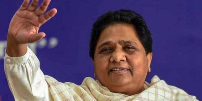 मोदी द्वारा आचार सहिंता तोड़ने पर मायावती का चुनाव आयोग पर तंज