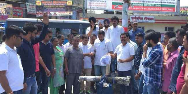 केंद्र और प्रदेश सरकार के खिलाफ कांग्रेस के जगह-जगह प्रदर्शन