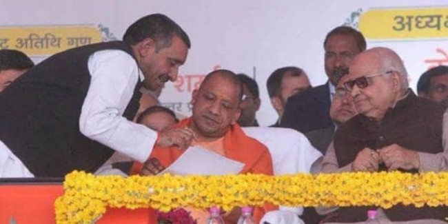 क्यों सेंगर के सियासी रसूख के आगे दुबकी नजर आती है योगी सरकार?