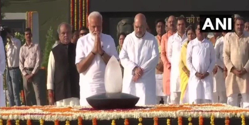 शपथ से पहले पीएम मोदी ने राष्ट्रपिता और अटल को किया नमन, वॉर मेमोरियल भी पहुंचे