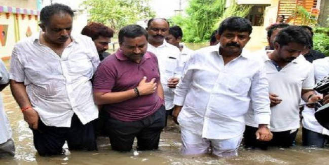 Ministers inspect flood-hit areas