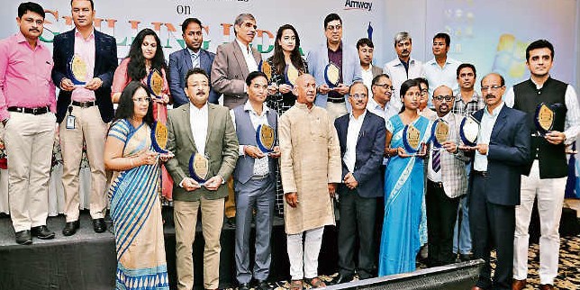 एक व्यक्ति से चार लोगों का काम करा रही हैं कंपनियां - सरयू राय