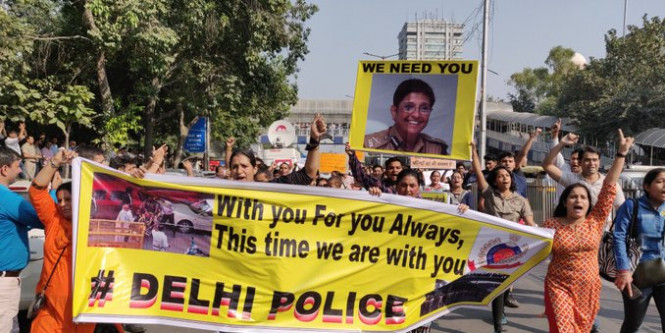 किरण बेदी बोलीं- नेतृत्व को जिम्मेदारी और कठोर फैसला लेने चाहिए