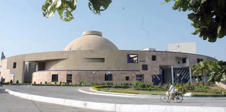 अफसरों के भ्रष्टाचार पर रोक लगाने को तैयार कमलनाथ सरकार के मंत्री
