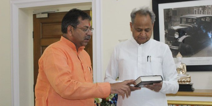 सीएम गहलोत ने भाजपा प्रदेशाध्यक्ष सतीश पूनिया को कहा नया मुल्ला; बोले, इसीलिए जोर से बांग दे रहे