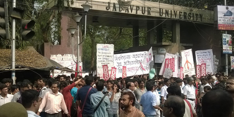 Kolkata Police Stopped ABVP Activist From Entering Jadavpur University