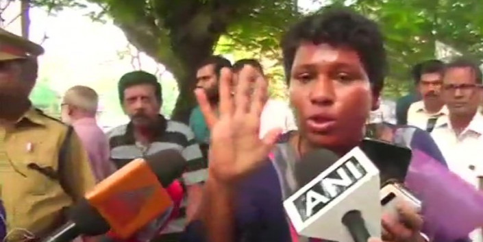 सबरीमाला जाते हुए एक्टिविस्ट पर हुआ मिर्च पाउडर से हमला