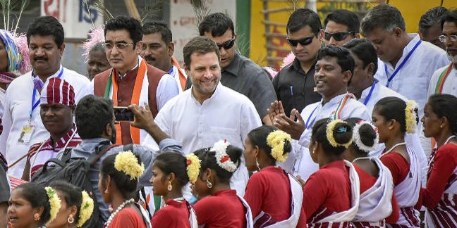 राहुल की रैली में आदिवासी महिलाओं ने लगाये ‘मोदी जिंदाबाद’ के नारे, आयोजक सदमे में
