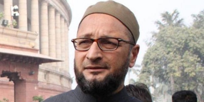 ओवैसी ने PM मोदी से पूछा- क्या आतंक की आरोपी साध्वी के लिए प्रचार करेंगे?