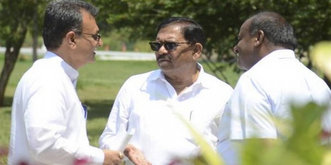 Kumaraswamy, Parameshwara reach out to ‘rebel’ MLAs to save government