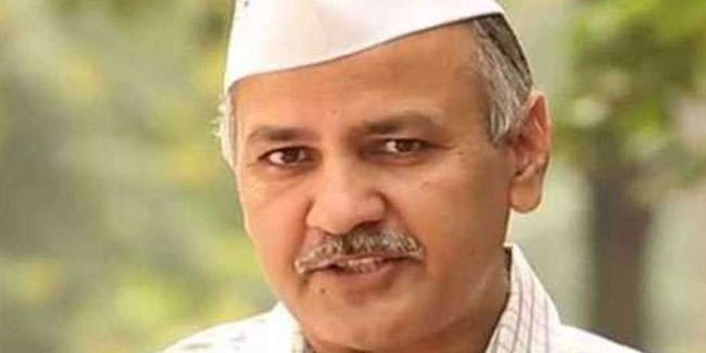 दिल्ली सरकार का लाखों पैरेंट्स को बड़ा तोहफा, 10-12वीं के छात्रों को नहीं देना होगा परीक्षा शुल्क