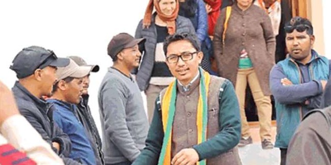 कांग्रेस को पीछे छोड़ लद्दाख में जोर लगा रही भाजपा, किरण रिजिजू लेह पहुंचे