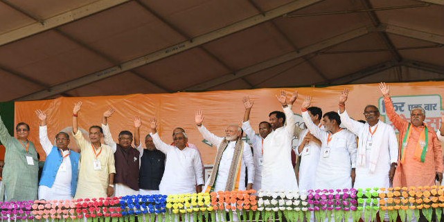 'बाबा नगरी' देवघर में बोले पीएम मोदी- कांग्रेसियों ने सिर्फ आदिवासियों को वोट बैंक समझा
