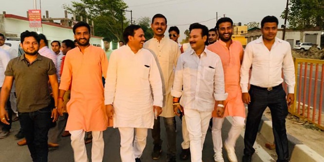 आलस को चोट दें, घर से निकले वोट दें - निकेतन तिवारी