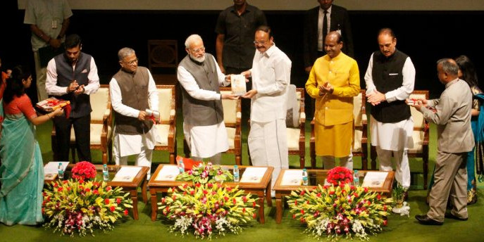 शास्त्री से लेकर मनमोहन सिंह तक पूर्व प्रधानमंत्रियों को सिर्फ बदनाम किया गया- पीएम मोदी