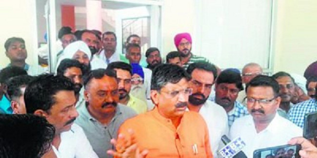 सूरजमुखी की खरीद के साथ किसानों का धरना समाप्त