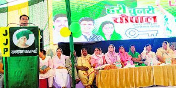 प्रदेश में बेटियों को सुरक्षा, न उचित शिक्षा : नैना चौटाला