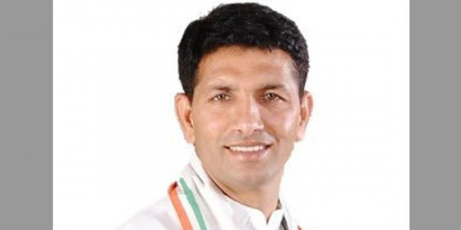 जाम में फंसे मध्य प्रदेश के स्पोर्ट्स मंत्री, ट्रैफिक कंट्रोल करने के लिए खुद किये प्रयत्न