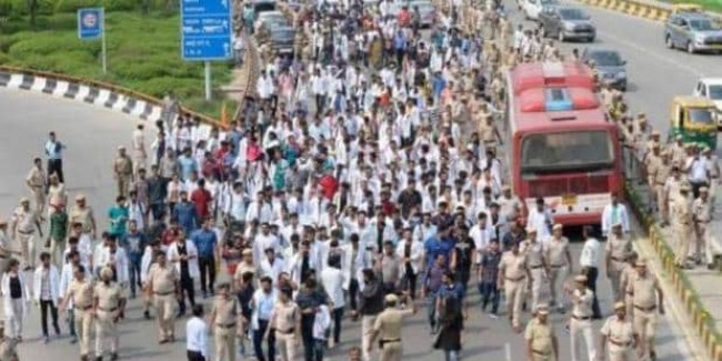 NMC बिल: दिल्ली समेत देशभर के डॉक्टर तीसरे दिन भी हड़ताल पर