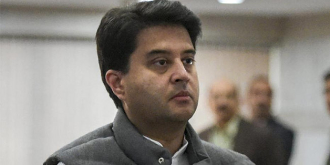 क्या सिंधिया एक बार फिर होंगे कमलनाथ-दिग्विजय के राजनीतिक शिकार?