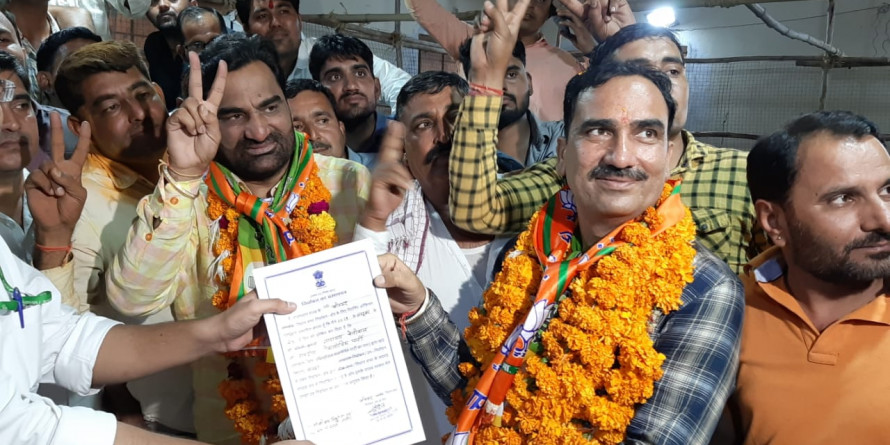 हनुमान बेनीवाल ने पूर्व मुख्यमंत्री पर लगाए गंभीर आरोप, कहा- उपचुनाव में वसुंधरा ने कांग्रेस प्रत्याशी की मदद की
