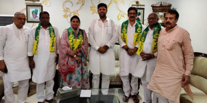 विधानसभा और इनेलो से इस्तीफा देकर अब जेजेपी में शामिल हुए चार पूर्व विधायक