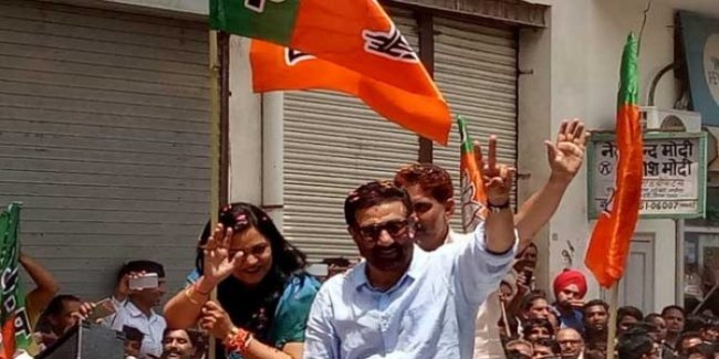 सिरसा और यमुनानगर रोड शो करने पहुंचे बॉलीवुड अभिनेता सनी देओल, फिल्मी डायलॉग से लोगों का किया मनोरंजन