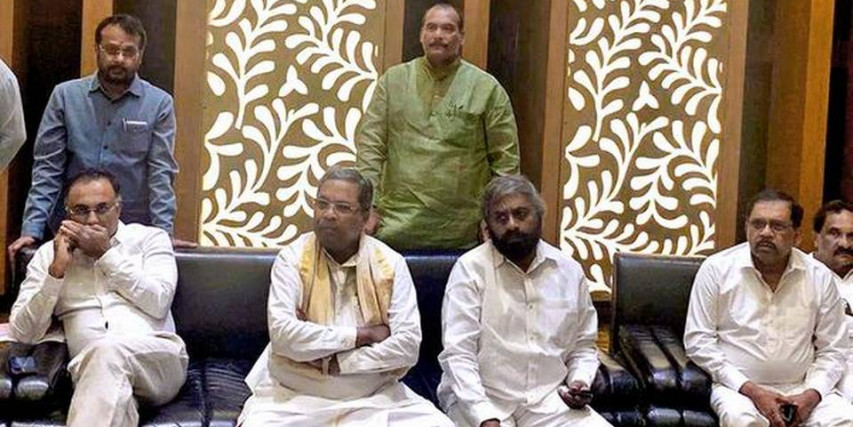 JD(S), Congress leaders discuss possibility of leadership change to save government
