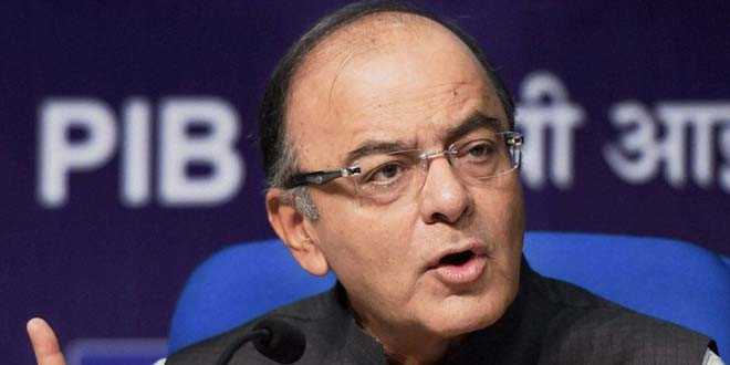 मनमोहन ने नोटबंदी को बताया तबाही, जेटली बोले- इससे पटरी पर लौटी अर्थव्यस्था