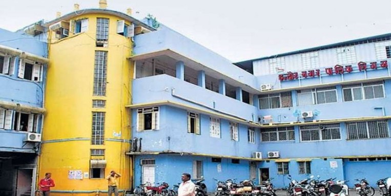 नगर निगम की बजट बैठक में कांग्रेस पार्षद का हंगामा, जमकर चले लात-घूसे