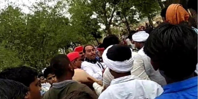 आजमगढ़ में वोटरों को धमकाना पड़ा भारी, सपा के पूर्व विधायक सहित 73 लोगों पर केस दर्ज