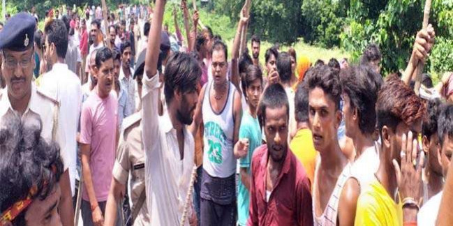 डीजे वाले की मौत पर बवाल, भीड़ को बेकाबू देख सिविल अस्पताल के पिछले दरवाजे से भागे विधायक