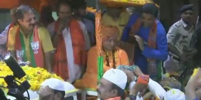 रोड शो में मुस्लिमों ने किया प्रज्ञा ठाकुर का स्वागत, साध्वी बोलीं- ये एकता का सबूत