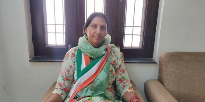 बिना काम के वेतन ले रहे विधायक कृष्णा पूनिया के पति, कागजों में कर रहे नौकरी