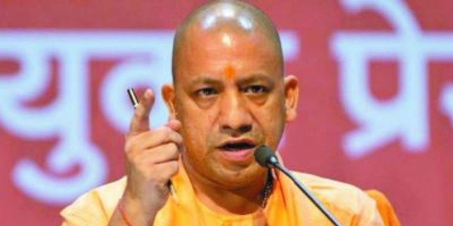सोनभद्र: योगी ने हटाए डीएम-एसपी, दर्जनों कर्मचारी निलंबित