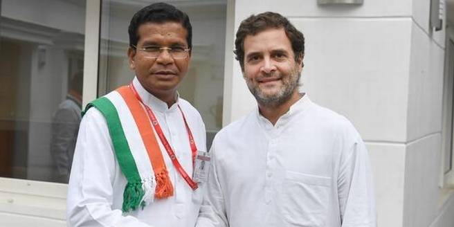 PCC चीफ का चार्ज देते भावुक हुए CM भूपेश बघेल, छलका आखों से आंसू
