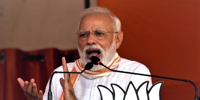 यूपी में शायराना अंदाज में पीएम मोदी का विपक्ष पर निशाना- कुछ लोग मुझे गिराने में कई बार गिरे