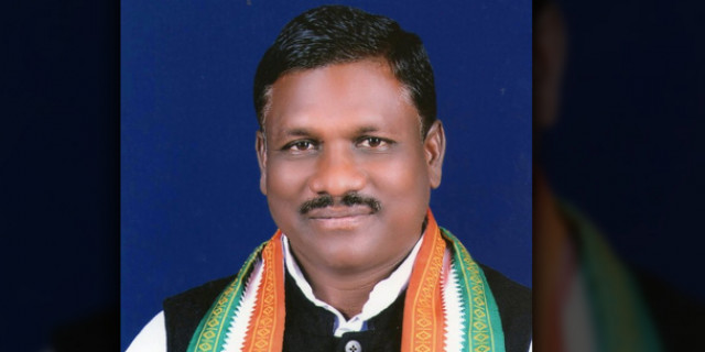 कांग्रेस MLA बृहस्पत सिंह ने कहा- अधिकारियों को जूता मारना पड़े तो मारो