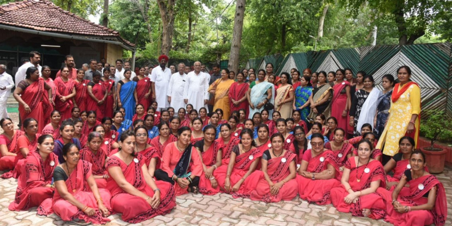 मुख्यमंत्री से आंगनबाड़ी कार्यकर्ताओं और सहायिकाओं के प्रतिनिधि मंडल ने की मुलाकात