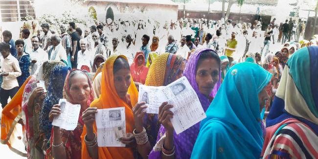 नौ बजे तक सारण में सबसे अधिक 13% और सबसे कम मुजफ्फरपुर में 6.35% पड़े वोट